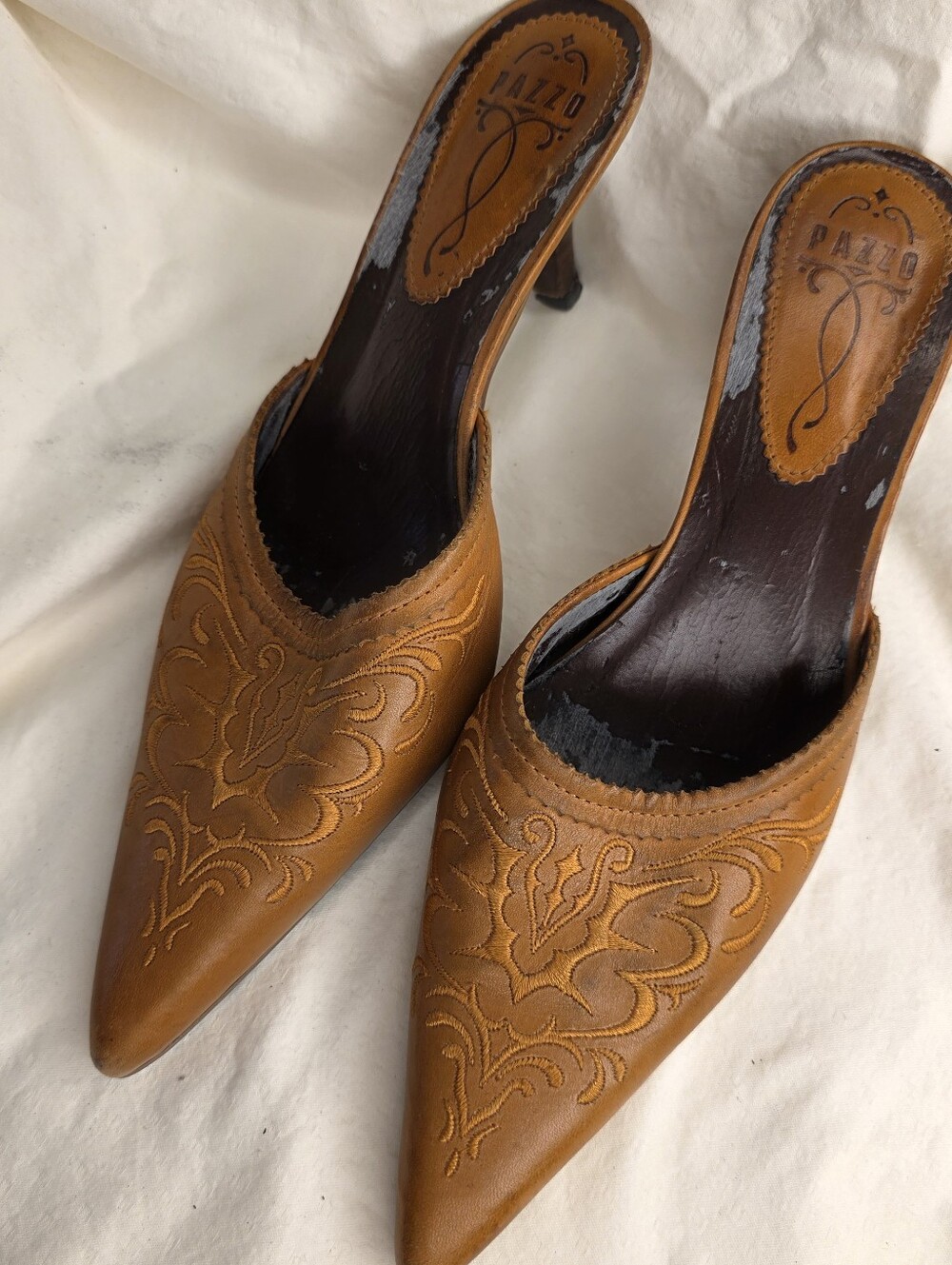 PAZZO Tan Embroidered Pointed-Toe Slip-On Mules